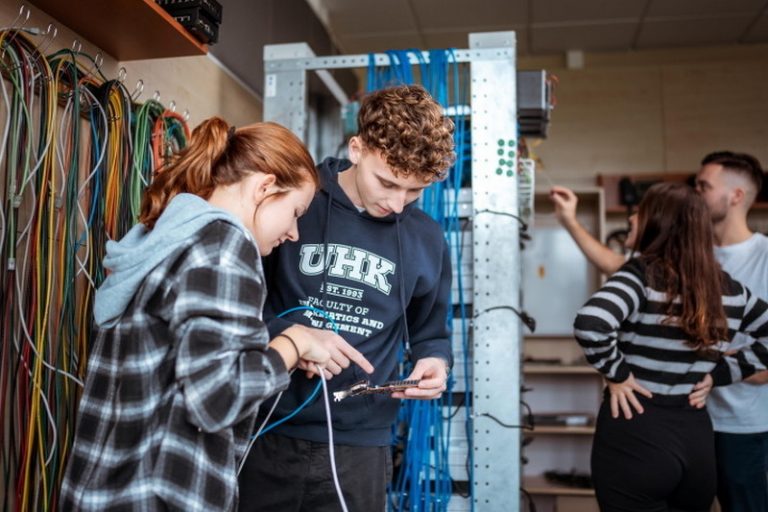 Univerzita v Hradci se ohlíží za prvním rokem výuky informační bezpečnosti